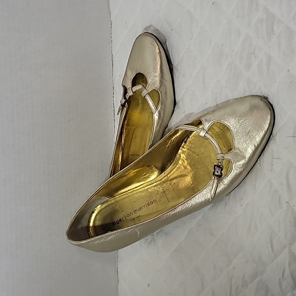 Sigerson Morrison Women's Gold Flats Size 7.5 - Picture 1 of 10